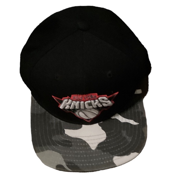 ADIDAS New York Knicks Basketball Black SNAPBACK Baseball Cap Hat NWOT NBA VTG - Picture 1 of 17